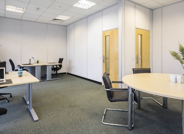 400 m² Business center building available to rent in Essex, Hawkins Road (CO2 8JX) - 4 | MatchOffice.com