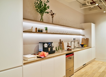  Meeting room hire in The City of London, 110 Southwark Street, 97 m² - MatchOffice.co.uk