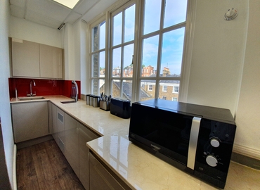 45 m² Coworking space  in City of London, 58-60 Kensington Church (W8 4DB) - 1 | MatchOffice.com