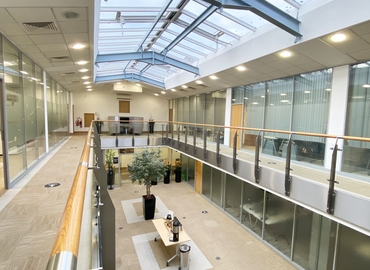 Meeting room in Leeds City Centre, Brookfield Park, 45 m² - MatchOffice.co.uk