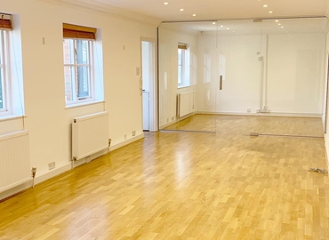Business center 79a Grapes House, Esher High Street KT10 9QA Surrey