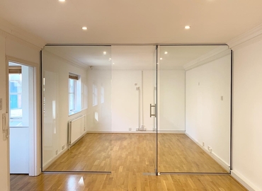 Business center 79a Grapes House, Esher High Street KT10 9QA Surrey