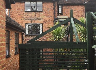 Business center 79a Grapes House, Esher High Street KT10 9QA Surrey