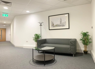 Business centre  in Epsom, Epsom Square, 300 m² - MatchOffice.co.uk