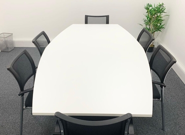 300 m² Serviced office in Epsom, Epsom Square (KT19 8AG) - 3 | MatchOffice.com