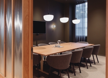 Meeting room in The City of London, Red Lion Square 12, 10 m² - MatchOffice.co.uk