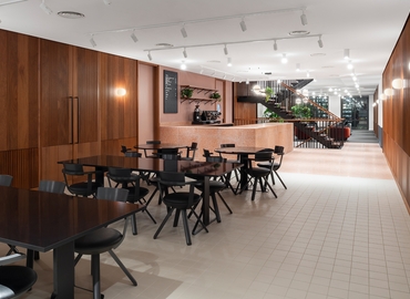 Business centre  in East London, One Canada Square Canary Wharf, 10 m² - MatchOffice.co.uk