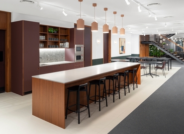 Business centre  in East London, One Canada Square Canary Wharf, 10 m² - MatchOffice.co.uk