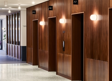 Business centre  in East London, One Canada Square Canary Wharf, 10 m² - MatchOffice.co.uk