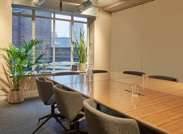 Business centre  in Leeds City Centre, Aire Street 1, 10 m² - MatchOffice.co.uk