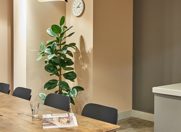 Business centre  in Leeds City Centre, Aire Street 1, 10 m² - MatchOffice.co.uk