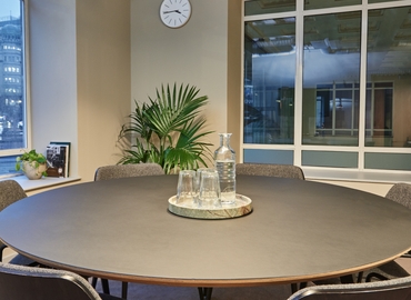  Work space in Leeds City Centre, Aire Street 1, 10 m² - MatchOffice.co.uk