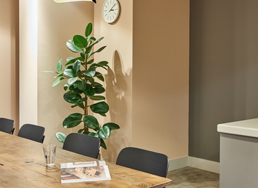  Coworking space in Leeds City Centre, Aire Street 1, 10 m² - MatchOffice.co.uk