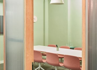  Meeting room hire in The City of London, Whitechapel High Street 133, 10 m² - MatchOffice.co.uk