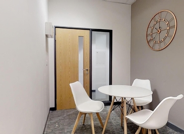  Meeting room hire in Aylesbury, Smeaton Close 7, 12 m² - MatchOffice.co.uk