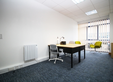  Meeting room for rent in Aylesbury, Smeaton Close 7, 12 m² - MatchOffice.co.uk