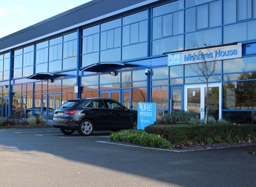  Meeting room for rent in Aylesbury, Smeaton Close 7, 12 m² - MatchOffice.co.uk