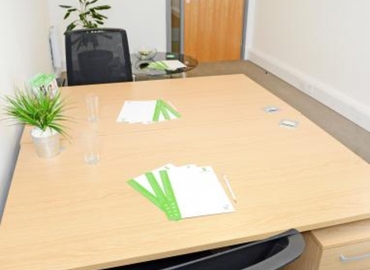 Business Centre in Gloucestershire, Oakfield Close, 12 m² - MatchOffice.co.uk