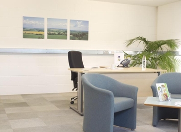 Meeting room in Gloucestershire, Oakfield Close, 12 m² - MatchOffice.co.uk