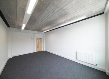  Business center  in West Sussex, Terminus Road, 63 m² - MatchOffice.co.uk