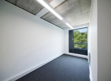 63 m² Business center in West Sussex, Terminus Road (PO19 8FY) - 5 | MatchOffice.com