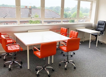 Business centre  in South London, Hook Road 177, 12 m² - MatchOffice.co.uk