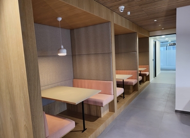 Business centre  in North London, Seven Sisters Road, 40 m² - MatchOffice.co.uk