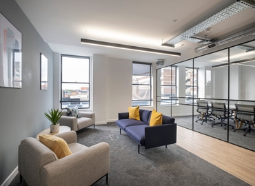 300 m² Business space in The City of London, 3 Angel Walk (W6 9HX) - 1 | MatchOffice