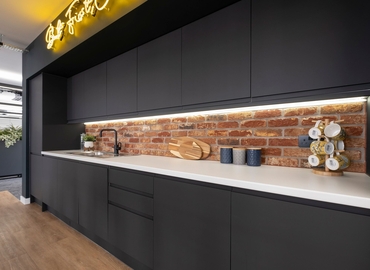 Business centre  in The City of London, 3 Angel Walk, 300 m² - MatchOffice.co.uk