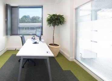 Business centre  in West Sussex, Terminus Road, 250 m² - MatchOffice.co.uk