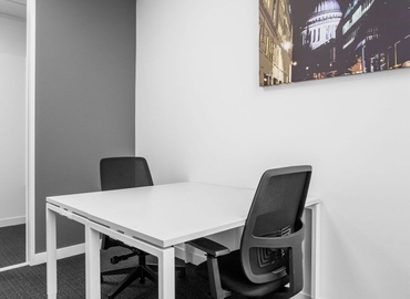  Meeting room hire in The City of London, Upper Woburn Place 16, 100 m² - MatchOffice.co.uk