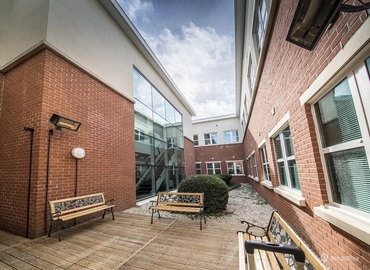 Business centre  in Luton,  Dunstable Road, 400 m² - MatchOffice.co.uk
