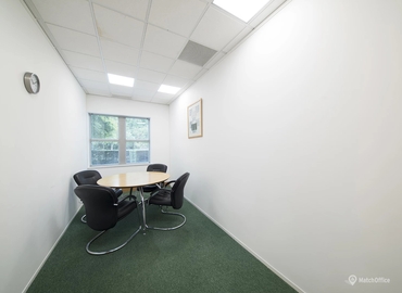 400 m² Coworking space  in Luton,  Dunstable Road (AL3 7PH) - 4 | MatchOffice