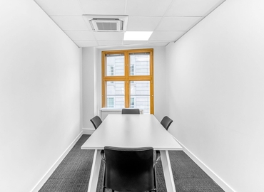 Business centre  in Surrey, Knyvett House, 32 m² - MatchOffice.co.uk