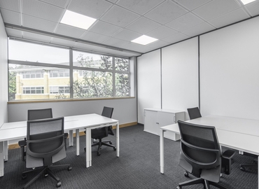  Meeting room for rent in Surrey, Wellington Way, 65 m² - MatchOffice.co.uk