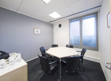 Meeting room in Chelmsford, 4th Floor, 32 m² - MatchOffice.co.uk