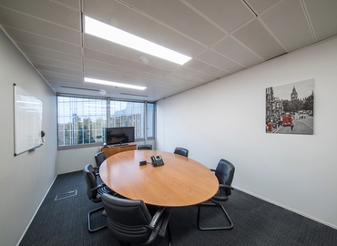  Meeting room hire in West London, Crown House, 100 m² - MatchOffice.co.uk