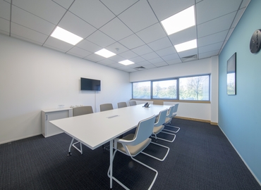 Meeting room in Milton Keynes, Fairbourne Drive, 100 m² - MatchOffice.co.uk