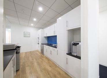 Meeting room in Milton Keynes, Fairbourne Drive, 100 m² - MatchOffice.co.uk