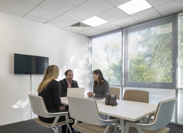 Meeting room in Milton Keynes, Fairbourne Drive, 100 m² - MatchOffice.co.uk