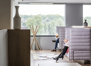 Meeting room in West London, 2 Lakeside Drive, 100 m² - MatchOffice.co.uk