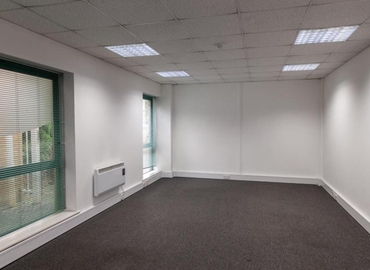 100 m² Conference hall in Hampshire, Harts Farm Way (PO9 1HS) - 0 | MatchOffice.com