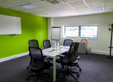  Meeting room hire in Hampshire, Harts Farm Way, 100 m² - MatchOffice.co.uk