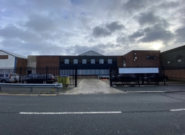 100 m² Meeting room in West Bromwich, Middlemore Road (B21 0AY) - 1 | MatchOffice.com