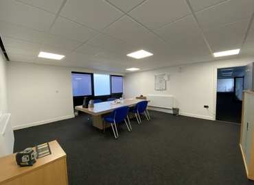 100 m² Conference hall in West Bromwich, Middlemore Road (B21 0AY) - 9 | MatchOffice.com