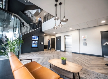  Meeting room hire in Ellesmere Port, North Road, 49 m² - MatchOffice.co.uk