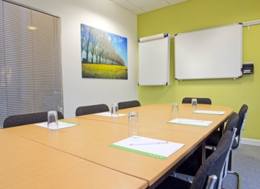 Meeting room in Hampshire, Premier Way, 50 m² - MatchOffice.co.uk