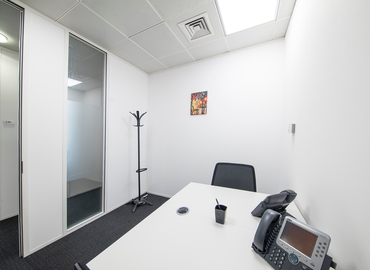  Meeting room hire in West London, Queen Caroline Street 2, 58 m² - MatchOffice.co.uk