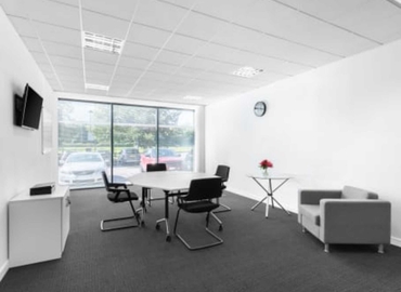 Business centre  in Darwen, Railway Road, 258 m² - MatchOffice.co.uk