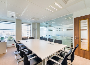  Meeting room for rent in Slough, The Nova Building, 14 m² - MatchOffice.co.uk